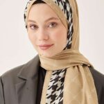 Dinamik Kaz Ayağı Desen Krep Şal- Dore Sarı